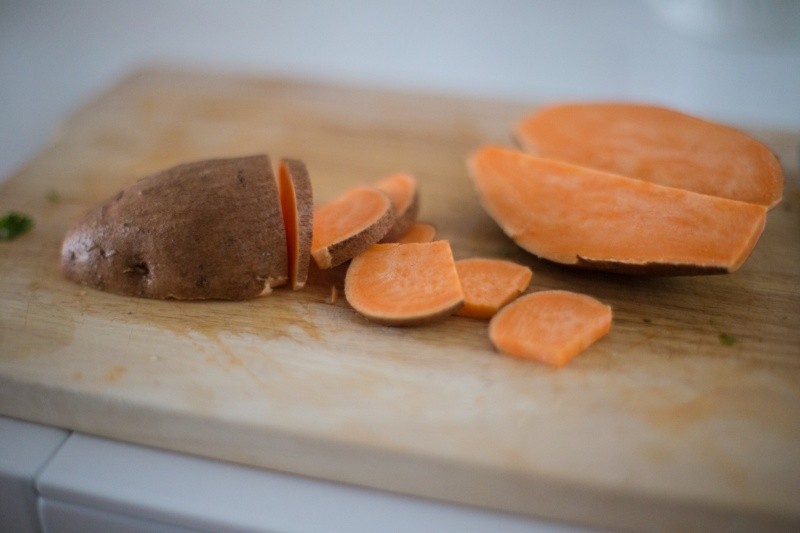 Las batatas ayudan la salud intestinal además de reducir el colesterol.  Foto de Ela Haney en Pexels.  