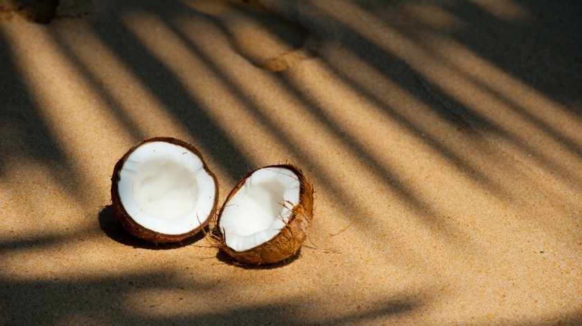 El coco tienen agua además de vitaminas y minerales.(Foto de Oleksandr P en Pexels)