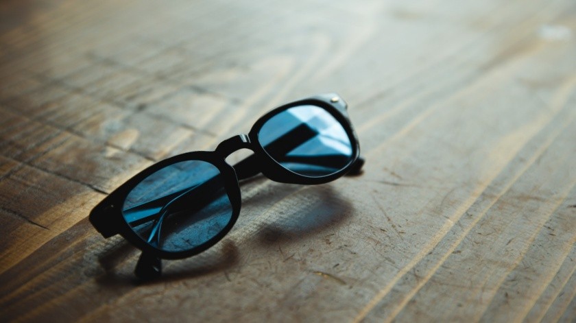 Los lentes azules al parecer no protegen como se dice, según expone un estudio.(Ryutaro Tsukata en Pexels.)