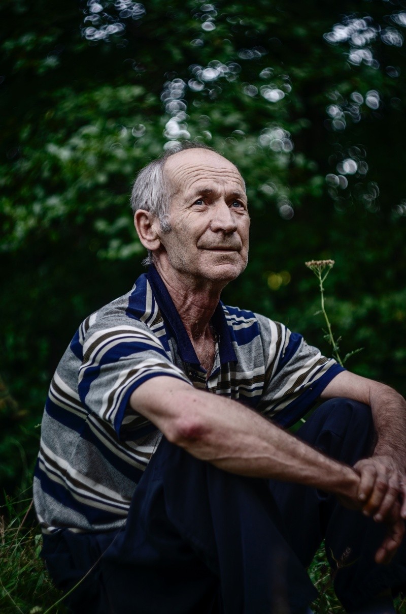 Las personas con Parkinson pueden tener problemas como depresión, trastornos del sueño o dificultades para masticar, tragar o hablar. FOTO:Mihai Lazăr/UNSPLASH