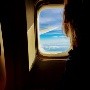 ¿Por qué deberías de usar protector solar durante tu vuelo en avión?