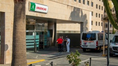 Ángeles Béjar, madre de Luis Rubialas es hospitalizada de emergencia luego de realizar huelga de hambre