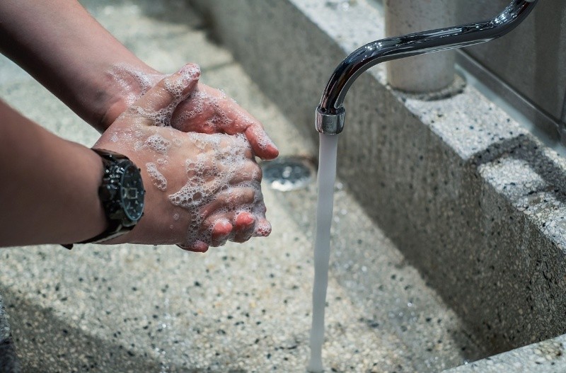 Autoridades piden a la población recurrir a medidas de prevención como el lavado de manos, uso de mascarillas entre otros. FOTO:1195798/PIXABAY