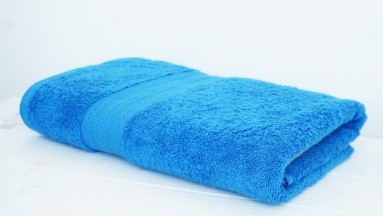 ¿Cómo lavar las toallas con vinagre y limón para mantenerlas suaves?