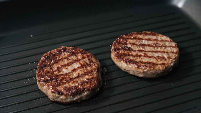 A diferencia de las hamburguesas de carne, las hamburguesas de lentejas suelen ser bajas en grasas saturadas(Ron Lach)