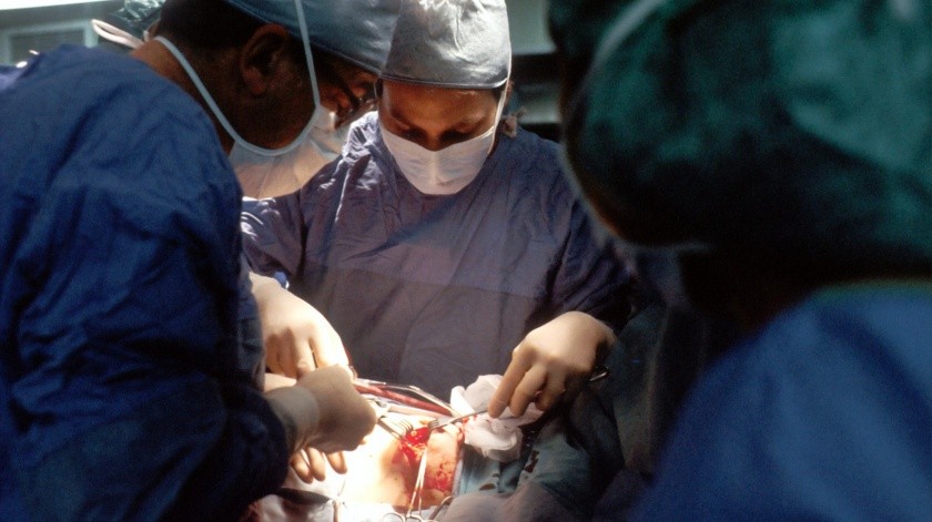 Cómo un retractor quirúrgico quedó atrapado en su cuerpo tras dar a luz.(National Cancer Institute/UNSPLASH)