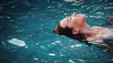 Nadar a crol: El secreto para tonificar tu cuerpo en el agua