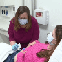 Jennifer Davis se convirtió en la primera mujer en recibir una vacuna prometedora contra el cáncer de mama