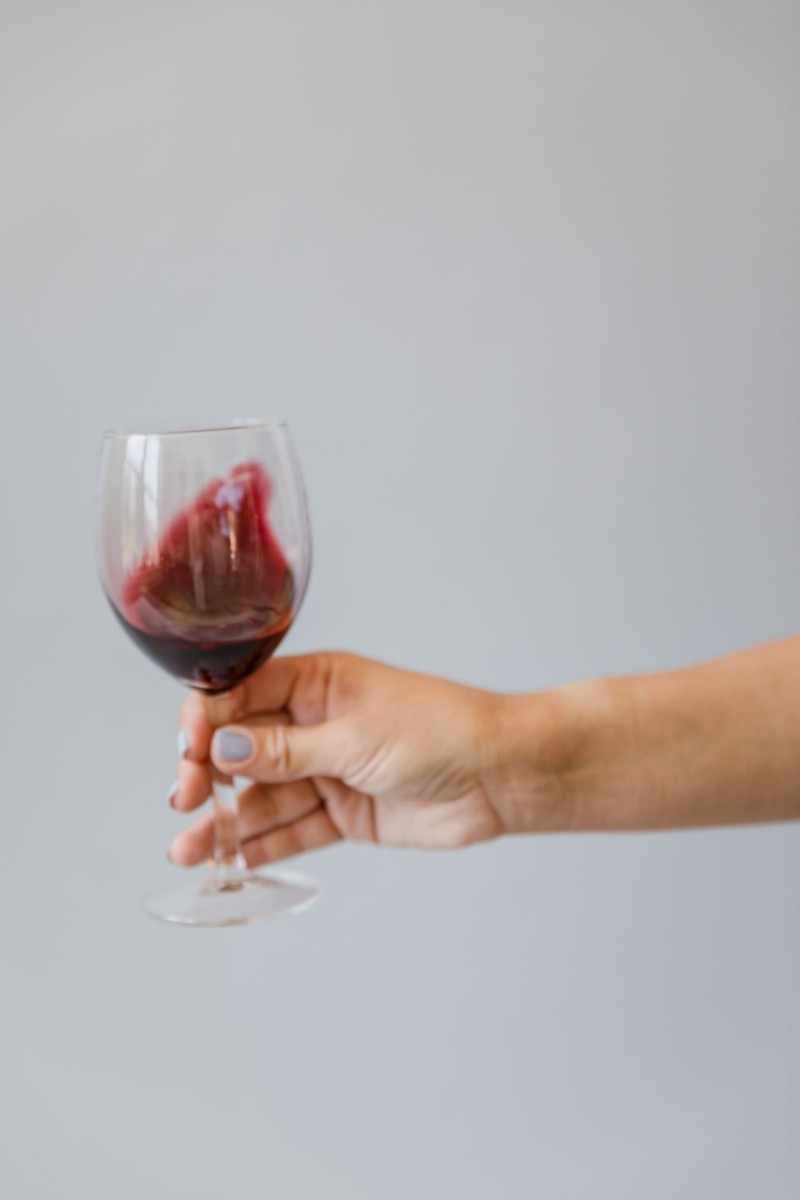 El vino tinto es destacado como un aliado significativo para el bienestar del corazón.FOTO: PEXELS 