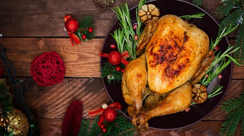El pavo se puede preparar de diferentes maneras para la cena navideña.(Freepik)