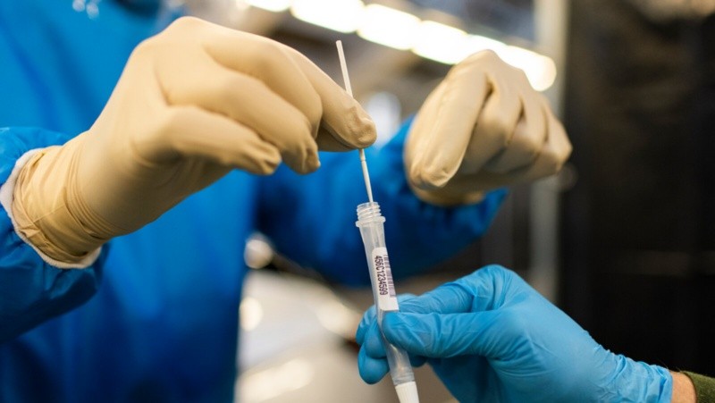 Cofepris aprueba vacuna de Moderna contra Covid para su venta en farmacias