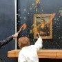 La larga historia de atentados contra la Mona Lisa (y cómo su robo en 1911 la convirtió en el ícono popular que es hoy)