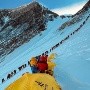 La nueva norma que obligará a los montañeros del Everest a llevar de regreso sus excrementos al campo base