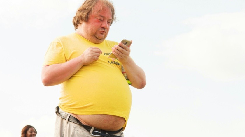 Investigadores descubrieron que los hombres se vuelven gordos y perezosos después del matrimonio(UNSPLASH)