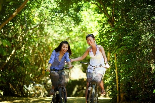 Los paseos en bicicleta relajan y pueden ayudar a aliviar los cólicos menstruales.