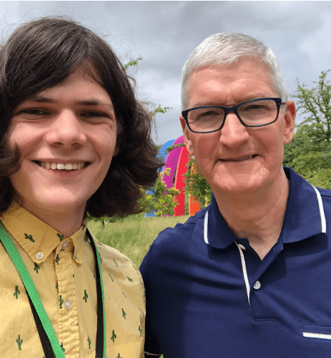 oshua Tint y el CEO de Apple, Tim Cook. 