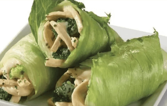 Prueba los irresistibles tacos de lechuga con pollo y brócoli. FOTO:NESTLE